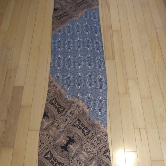 Vince Camuto silk scarf Dry clean only - Picture 6 of 11